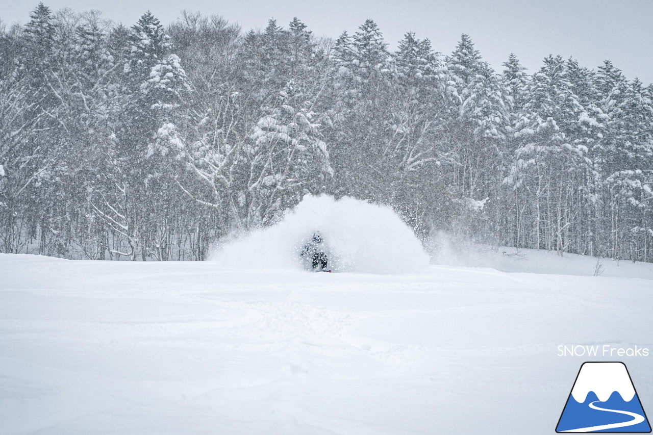 大雪の恩恵に感謝しながらパウダーを滑る！北海道発 スキー・アウトドア専門店『パドルクラブ』のスタッフたちの休日。【記録的大雪編】in 十勝サホロリゾート